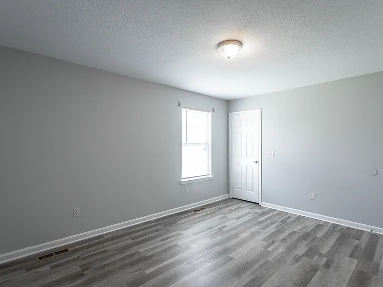 1621 Oak St — Photo 11