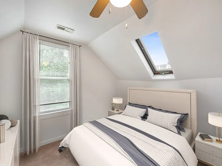 1747 W Newport Ave — Photo 11