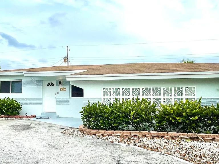 7904 Miramar Pkwy — Photo 4