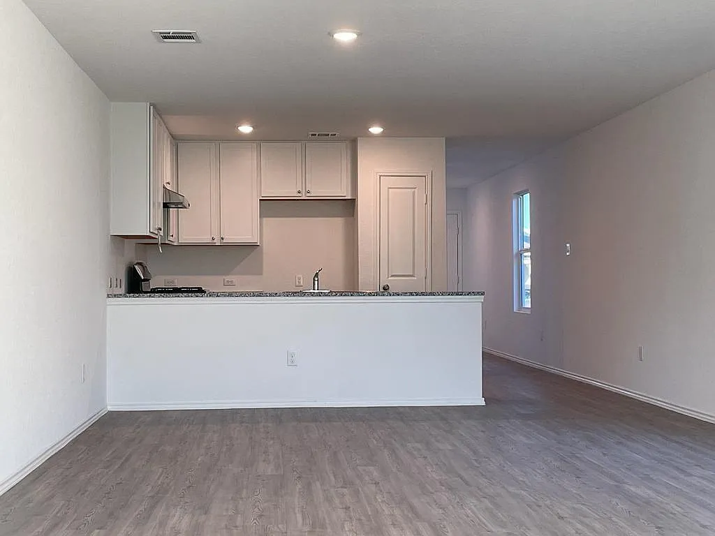 4 bed, 2.0 bath, 1627 sqft, $1,650 — Photo 4