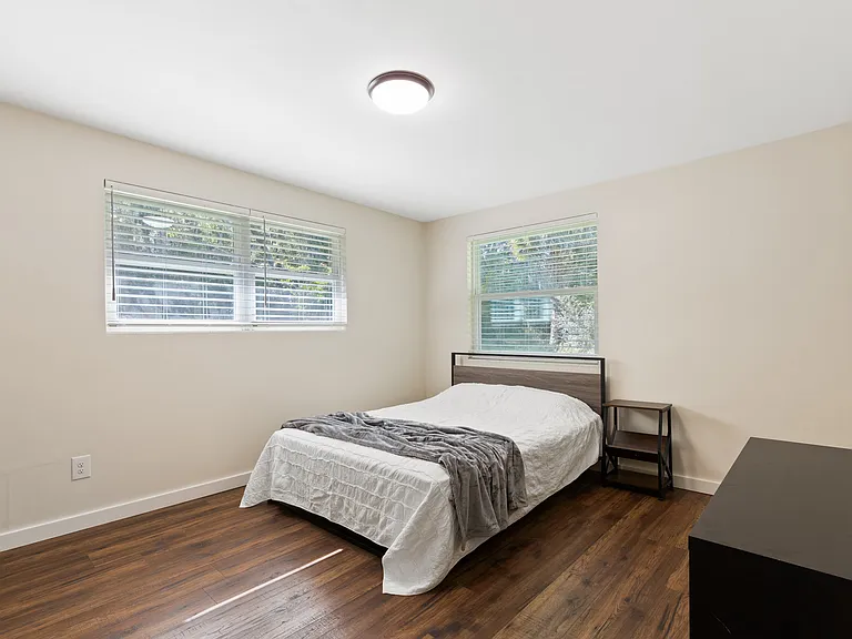 1524 SW 37th Ave — Photo 8