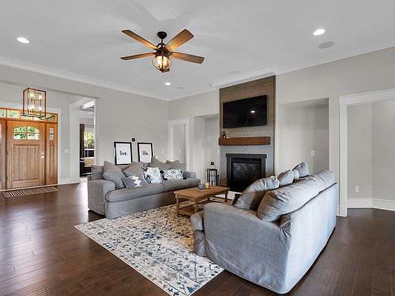 4th image of 523 Carolee Way