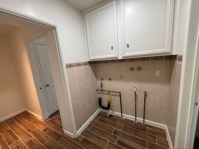 4040 Toland Way — Photo 12