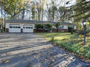 9 Inverness Ln, Clifton Park, NY 12065