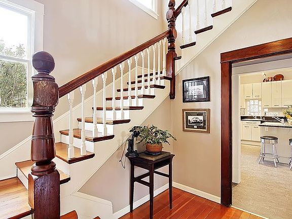 Stunning light-filled entry