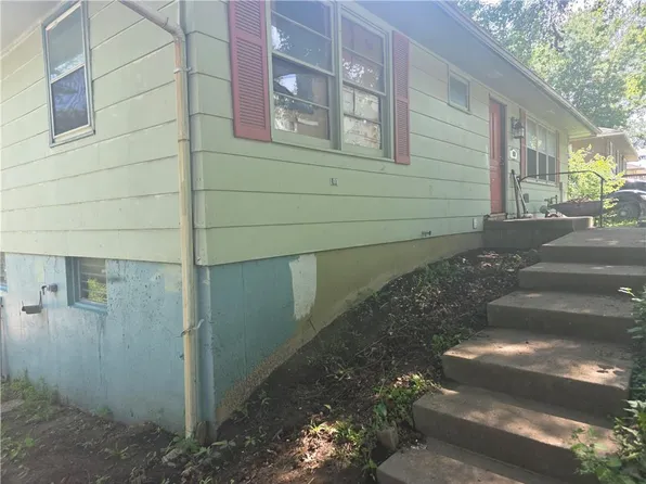 803 W Main St, Odessa, MO 64076