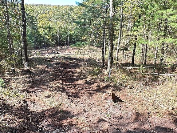 5th image of 221 Beaver Dam Rd