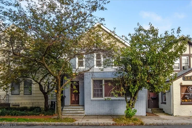 2 bed, 1.0 bath, $2,700 — Photo 2
