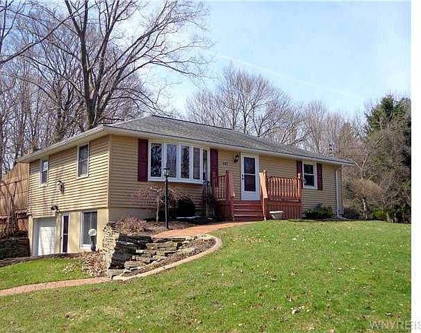 1st image of 647 Oakridge Dr