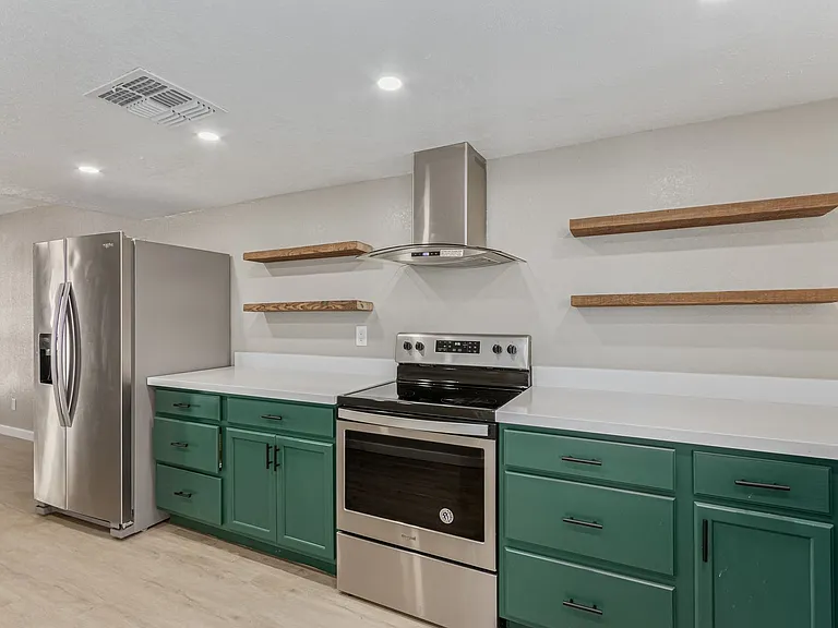 736 S Farmer Ave — Photo 4