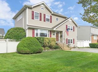57 McKinley Pl, Massapequa, NY 11758