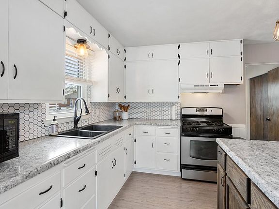 5th image of 423 N Nash St