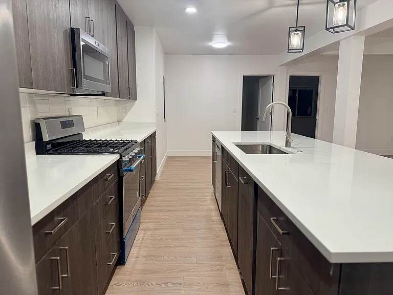 701 Clarendon Ave #B — Photo 2