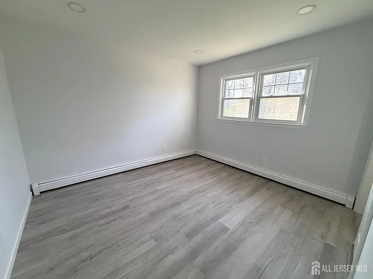 2460 Woodbridge Ave — Photo 12