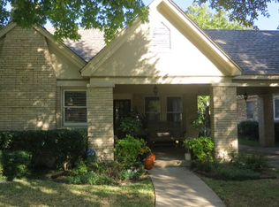 1130 N Winnetka Ave, Dallas, TX 75208