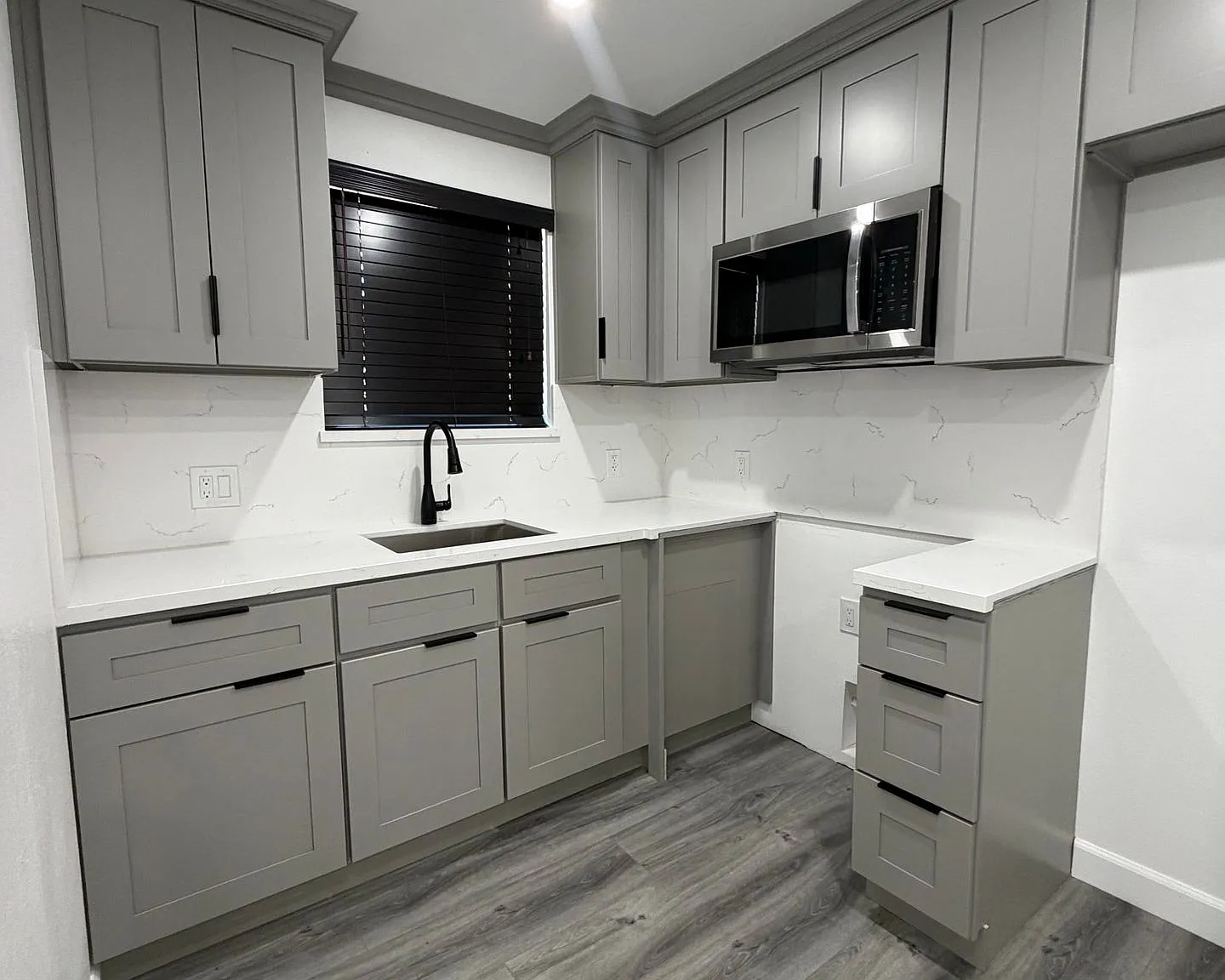 Beautifully remodeled 2-bedroom, 1-bathroom back house in the heart of Compton! — Photo 4