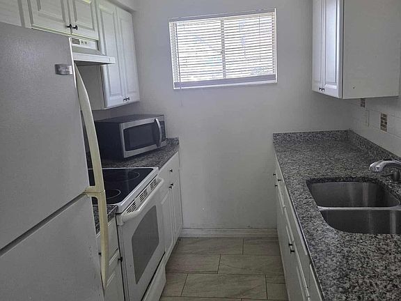 4th image of 3463 Bee Ridge Rd APT 307