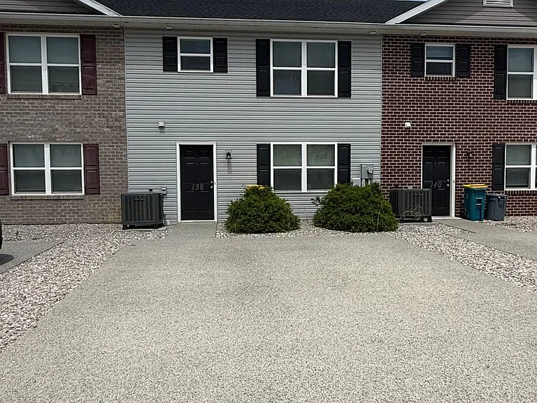 138 Delano Dr — Photo 2