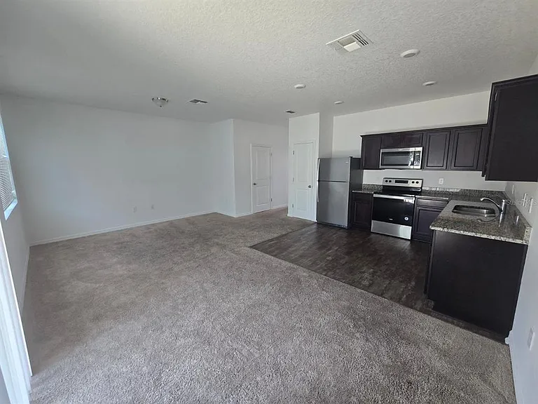 936 Grandin St — Photo 6