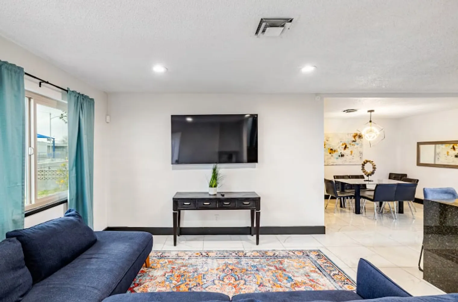 5 bed, 3.0 bath, $7,096 — Photo 2