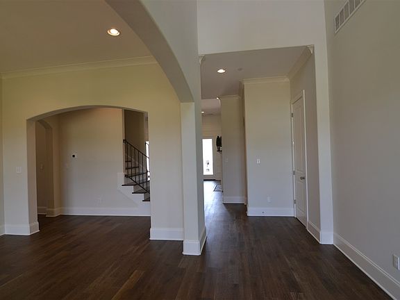 2nd image of 1130 N Greenbrier Lakes Blvd