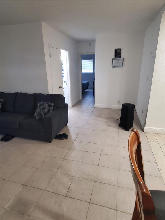 1021 NE 24th Avenue #4, photo 3