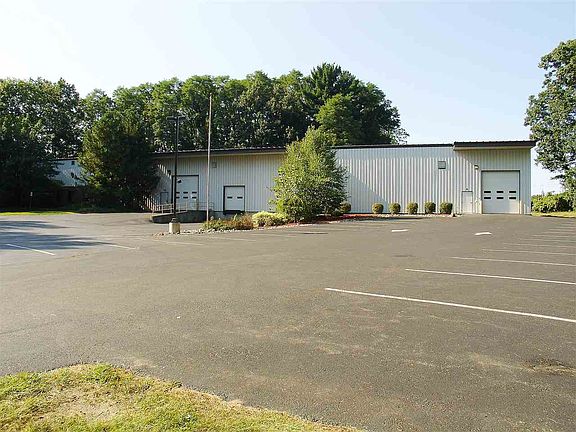 3rd image of 900 Commerce Dr