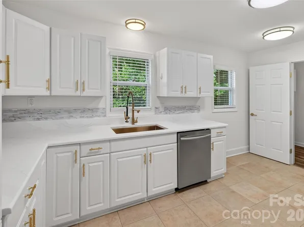 1062 Dresden Dr, Charlotte, NC 28205
