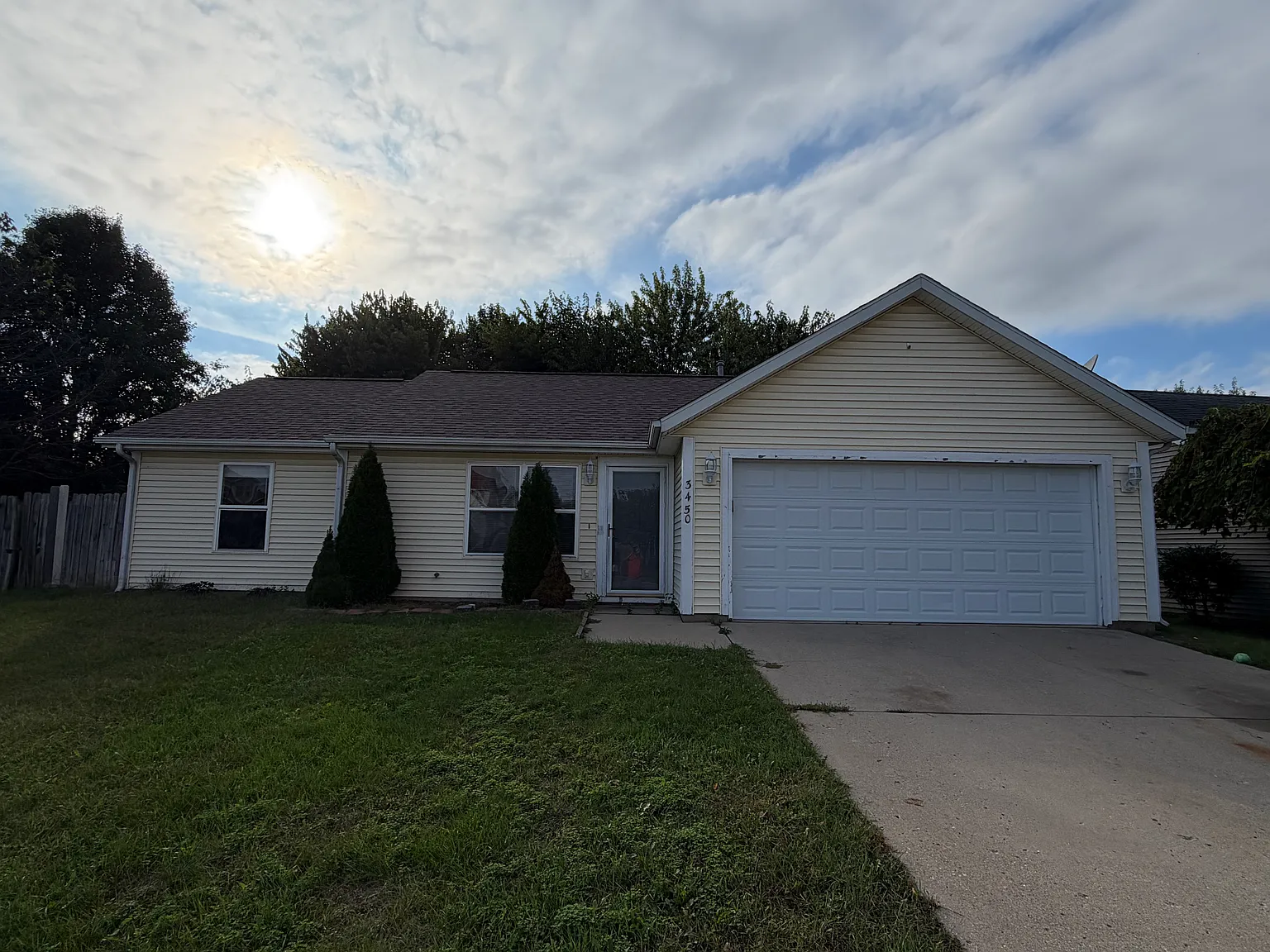 3 bed, 1196 sqft, $1,600 — Photo 1