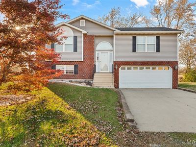 82 Stonebrook Dr, Highland, IL, 62249