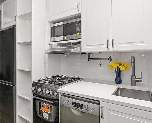 4th image of 2681 Broadway #8FF