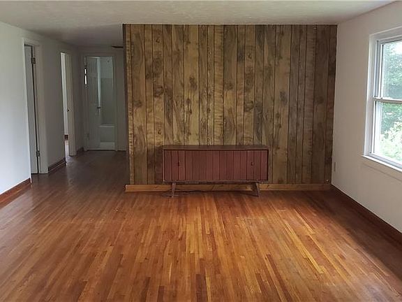 3rd image of 212 W Idlewild Ave