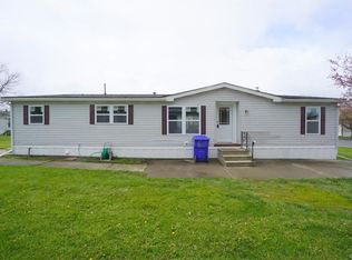 379 Birchwood Dr, Lockport, NY 14094