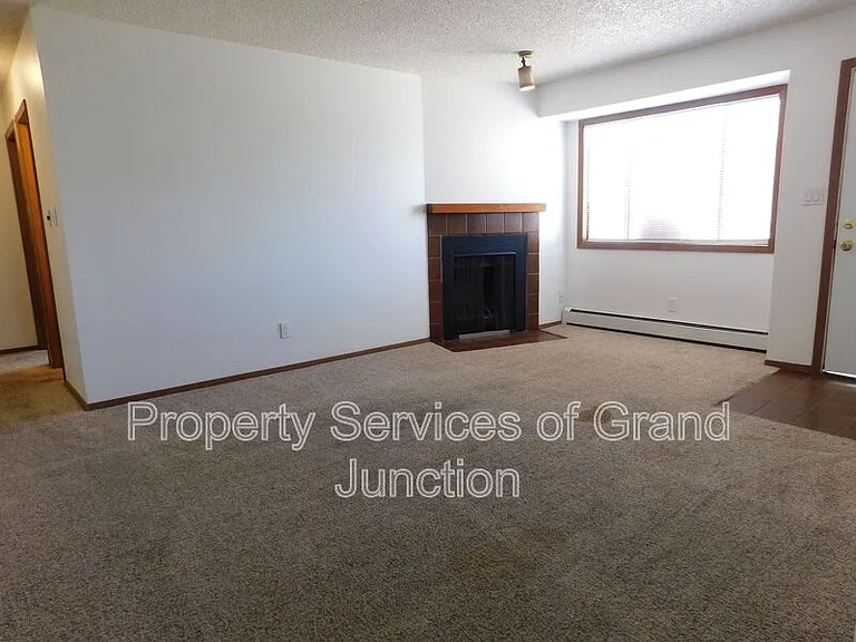 568 Dawn Ct #1 — Photo 4