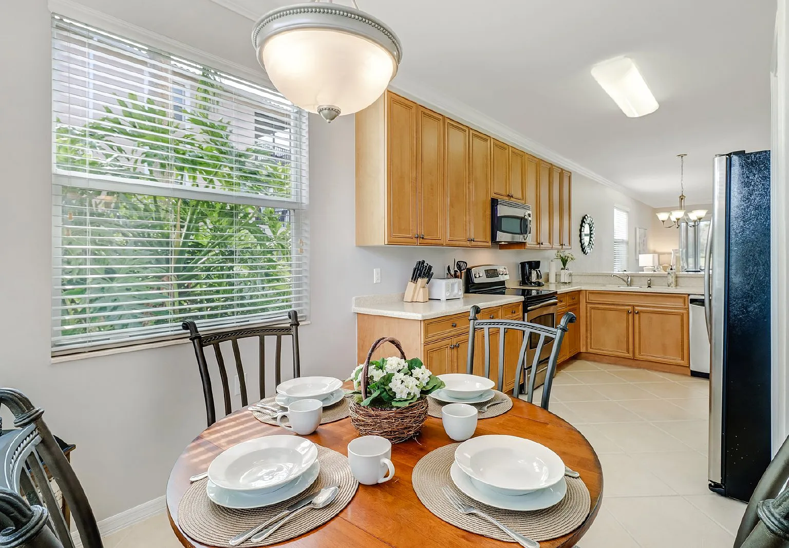 2 bed, 2.0 bath, 1500 sqft, $2,200 — Photo 2