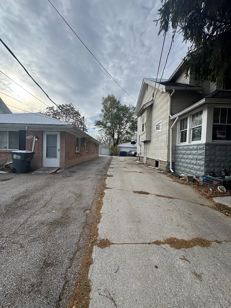 Building Photo - 3408 E Manhattan Blvd #B