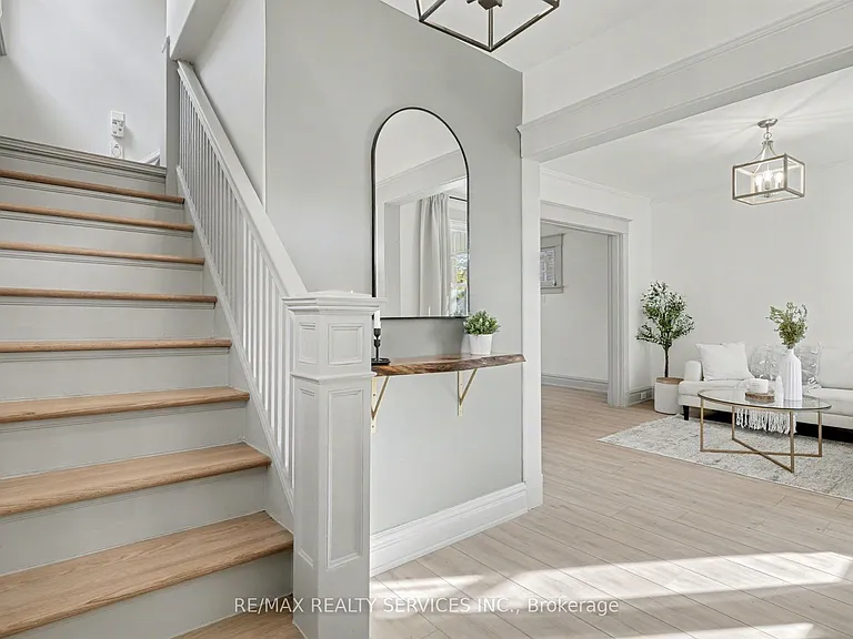 39 Fielden Ave — Photo 12