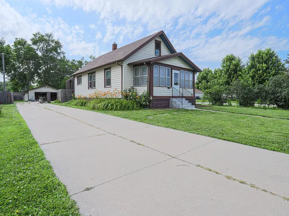 2402 S 8th St, Council Bluffs, IA 51501