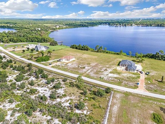 3rd image of 4016 Camp Shore Dr