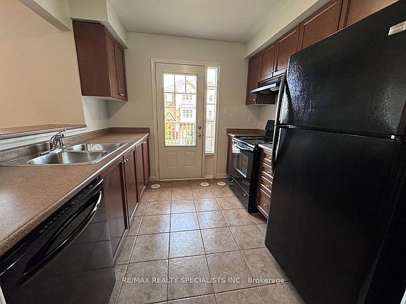 2nd image of 829 Fowles Ct