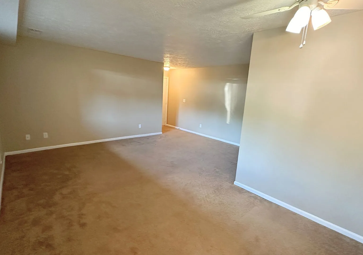 Country Club Garden Apartments — Photo 4