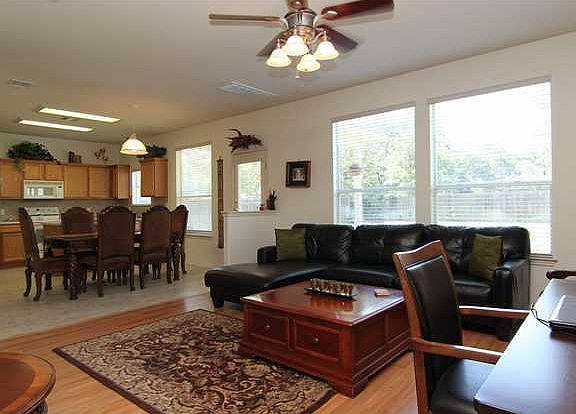 4th image of 259 Clarence Ct