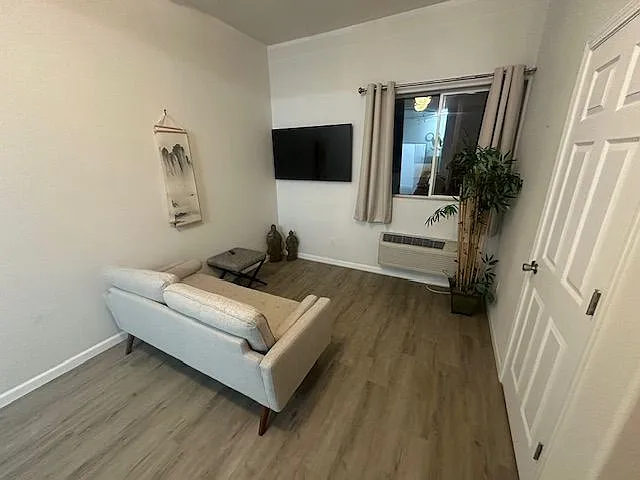 702 S 48th Ave — Photo 17
