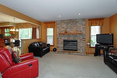 5th image of 2590 Doncaster Dr