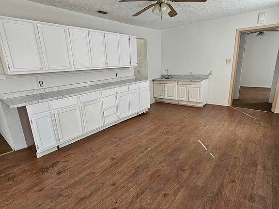 3rd image of 617 S Avenue A