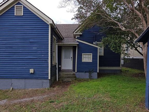 4th image of 975 Maple St