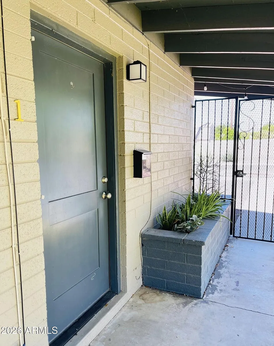 Building Photo - 4601 N 12th Ave #1
