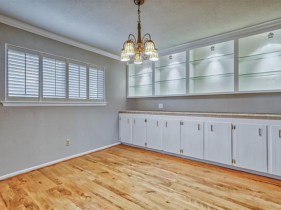 5th image of 706 Beacon Hill Dr