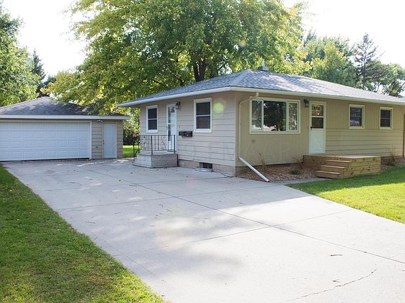 4th image of 421 3rd Ave E
