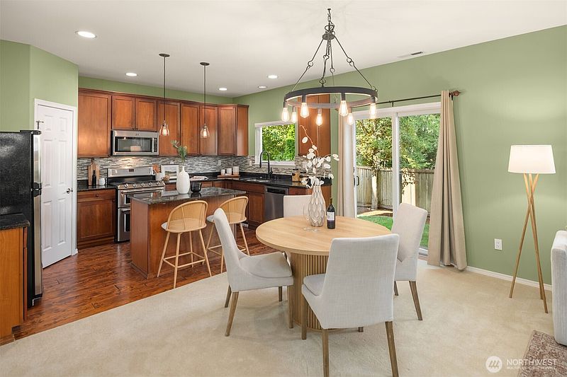 3rd image of 20233 124th Avenue NE